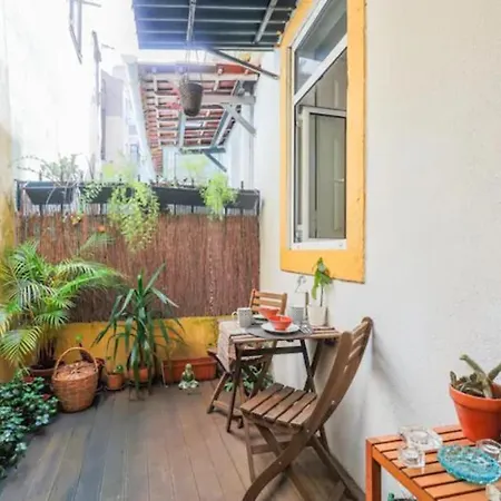 アパート Vintage Terrace With Terrace By Homeful Homes リスボン
